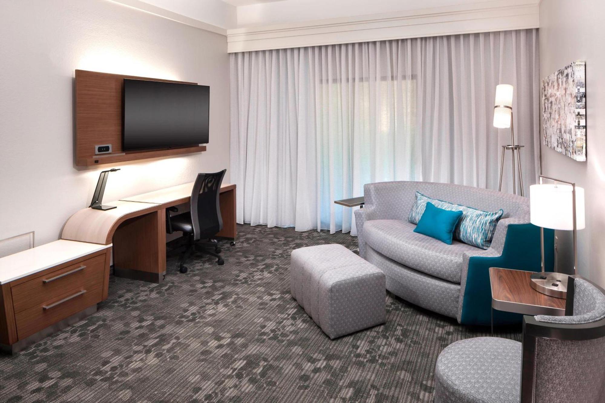 Courtyard By Marriott Pensacola Hotel Ferry Pass Exterior photo