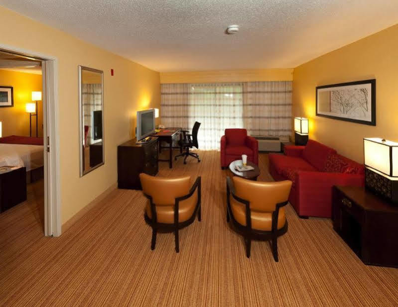 Courtyard By Marriott Pensacola Hotel Ferry Pass Exterior photo