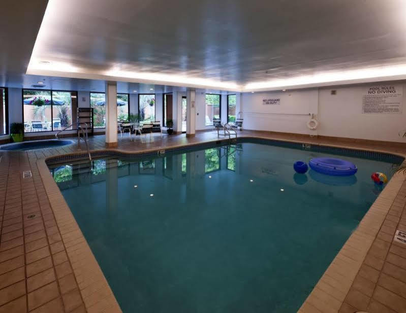 Courtyard By Marriott Pensacola Hotel Ferry Pass Exterior photo